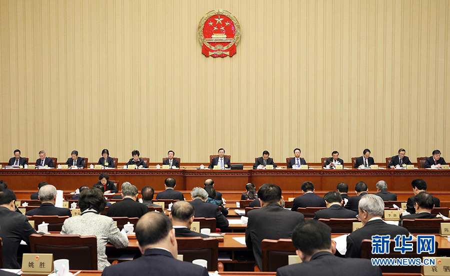 12月23日，十二屆全國人大常委會第三十一次會議在北京人民大會堂舉行第二次全體會議。張德江委員長出席。 新華社記者劉衛(wèi)兵攝