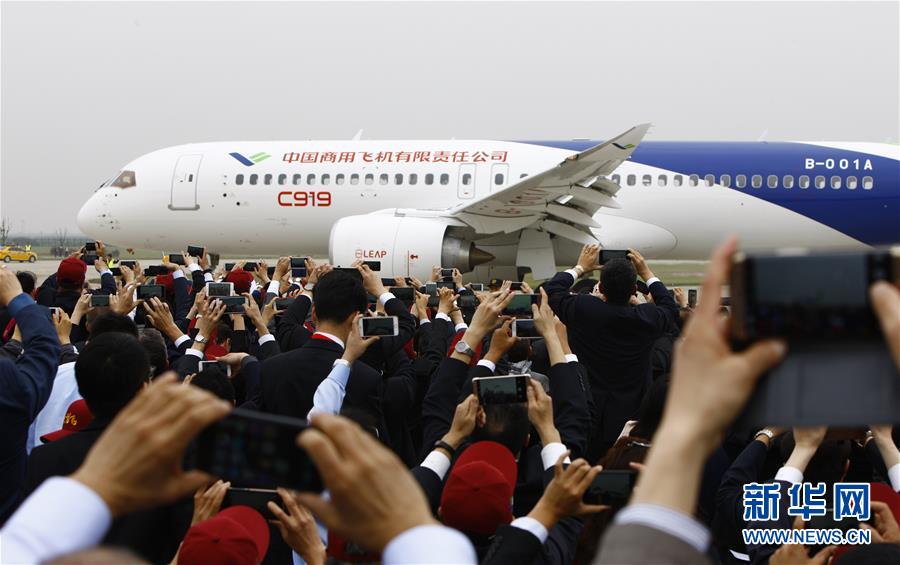 (新華全媒頭條·圖文互動(dòng))(8)國(guó)產(chǎn)大飛機(jī)“三兄弟”藍(lán)天聚首 “中國(guó)翼”開(kāi)啟航空強(qiáng)國(guó)新時(shí)代