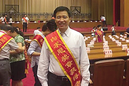 黃國寧被授予我國衛(wèi)生行業(yè)的最高榮譽(yù)&ldquo;白求恩獎?wù)?rdquo;。