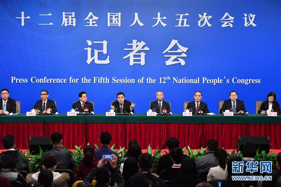 (兩會(huì))(1)全國人大教科文衛(wèi)委主任委員柳斌杰等就“人大監(jiān)督工作”答記者問