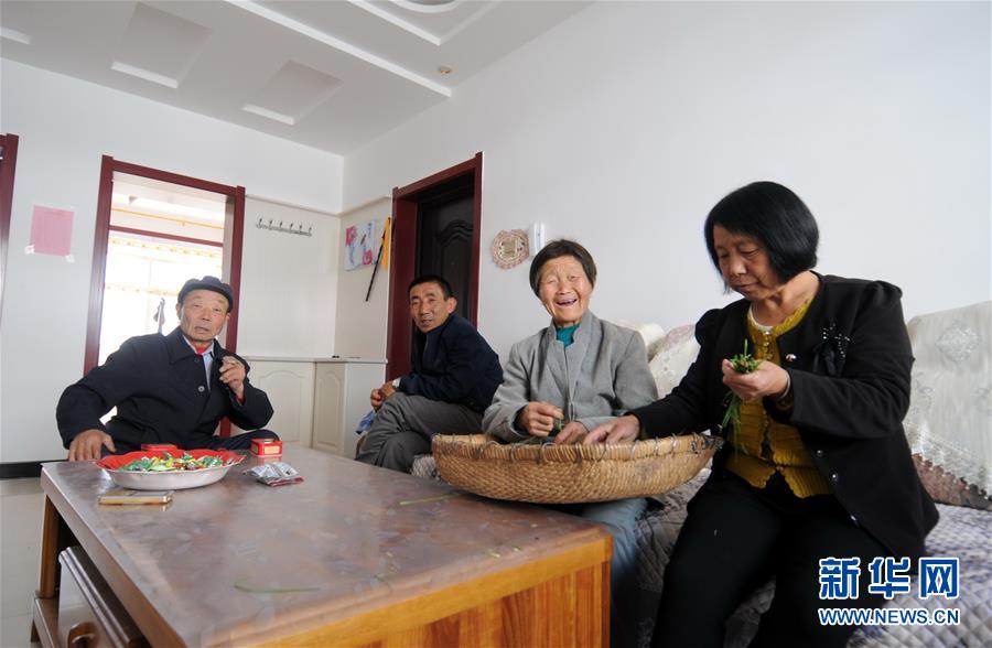 （新華全媒頭條&middot;圖文互動）（1）開啟新征程　譜寫新史詩&mdash;&mdash;以習(xí)近平同志為核心的黨中央引領(lǐng)中國特色社會主義進(jìn)入新時(shí)代