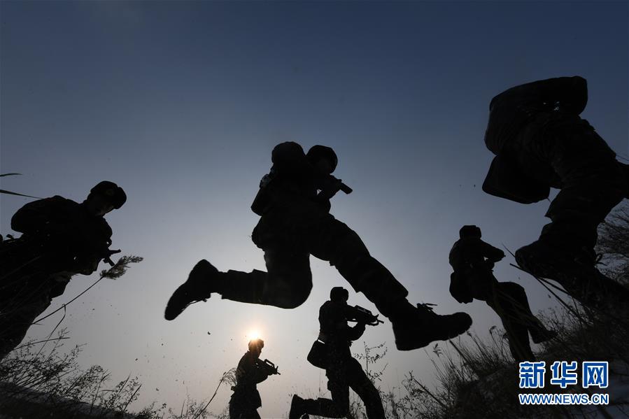 （新華全媒頭條&middot;圖文互動(dòng)）（12）備戰(zhàn)踏上新起點(diǎn)，練兵展現(xiàn)新氣象&mdash;&mdash;2018中國(guó)軍隊(duì)新年開(kāi)訓(xùn)全景大掃描