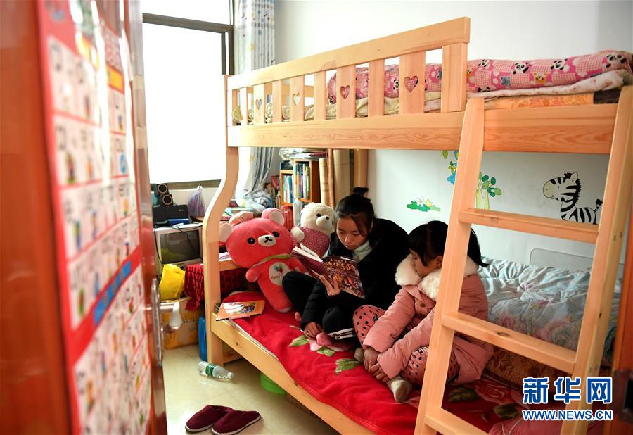 （圖片故事）（6）大山貧困娃和她的&ldquo;駐村媽媽&rdquo;