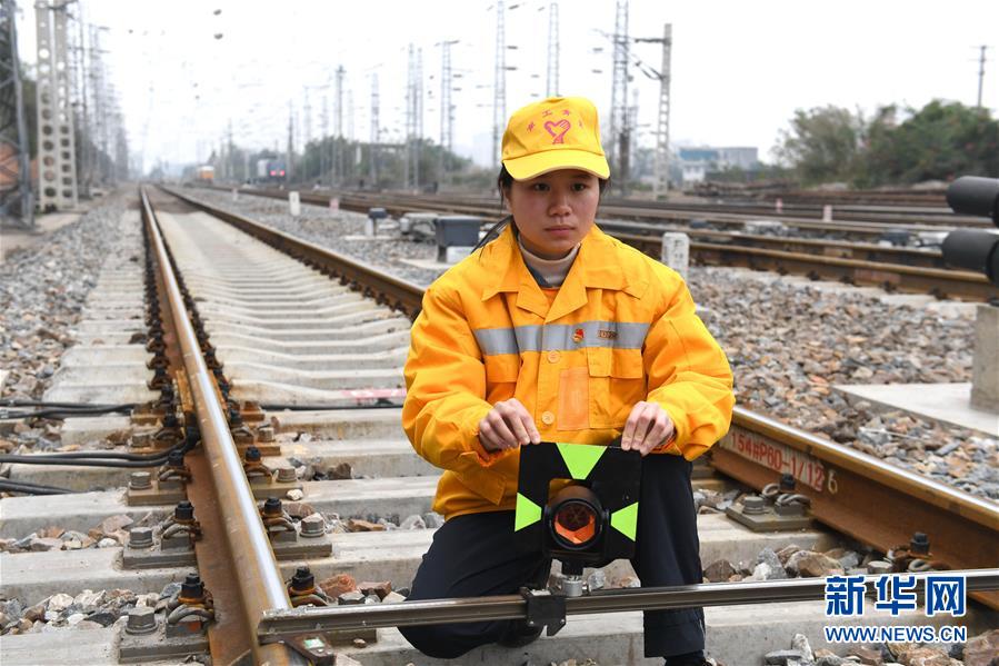 （走基層 聽(tīng)民聲）（5）鐵路線上的&ldquo;鏗鏘玫瑰&rdquo;