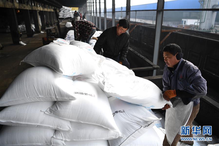 （新春走基層）（5）安徽：農(nóng)資&ldquo;春運&rdquo;助春耕