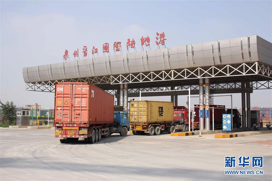 （新華全媒頭條）（1）天南地北歡樂(lè)&ldquo;中國(guó)年&rdquo;&mdash;&mdash;新華社記者除夕走筆