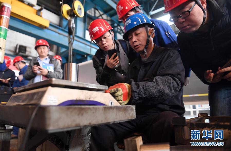 (習(xí)近平新時(shí)代中國特色社會(huì)主義思想在基層·改革發(fā)展新氣象·圖文互動(dòng))(1)河鋼轉(zhuǎn)型:不按“噸”賣按“塊”賣 不賣“數(shù)量”賣“質(zhì)量”