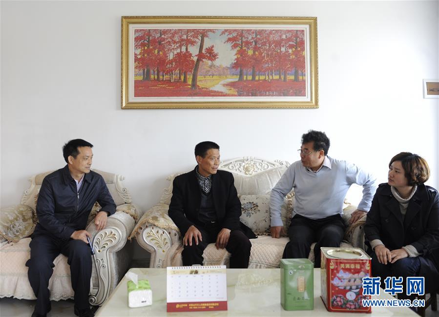 (圖文互動(dòng))(4)第一書(shū)記李傳璽的駐村生活