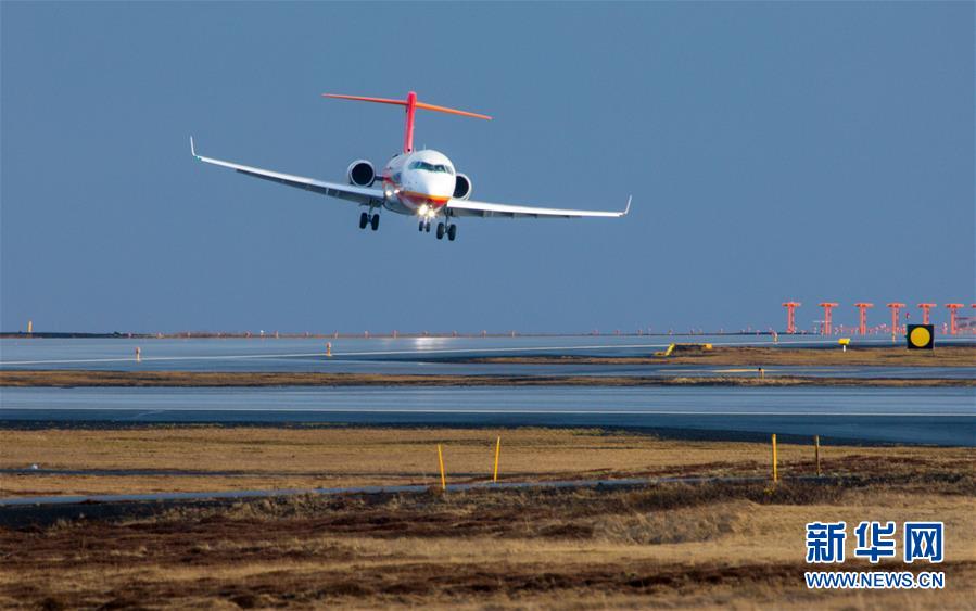 （經(jīng)濟(jì)）（2）國(guó)產(chǎn)支線飛機(jī)ARJ21噴氣客機(jī)完成冰島大側(cè)風(fēng)試飛