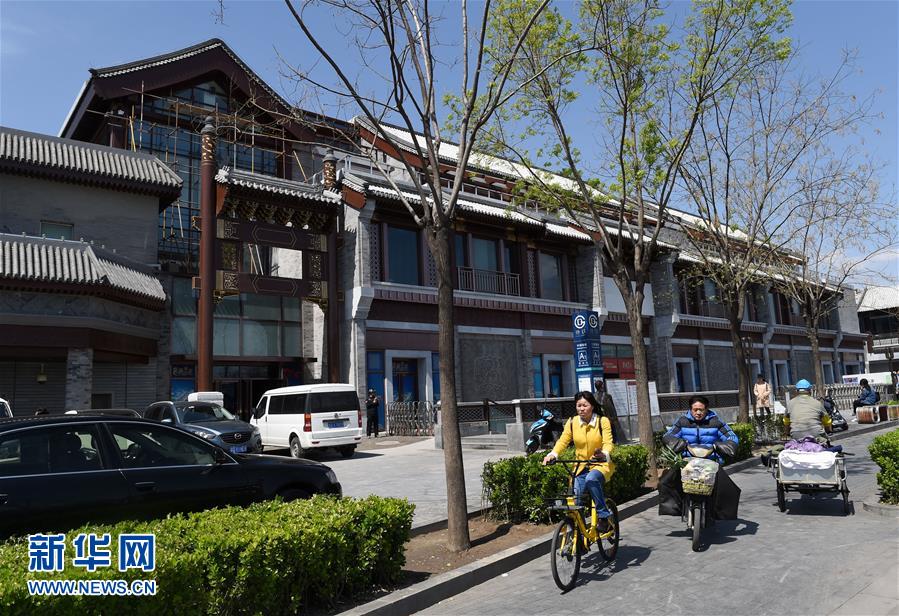 （在習(xí)近平新時(shí)代中國(guó)特色社會(huì)主義思想指引下&mdash;&mdash;新時(shí)代新氣象新作為&middot;新華全媒頭條&middot;圖文互動(dòng)）（3）最濃是這中國(guó)紅&mdash;&mdash;北京市西城區(qū)弘揚(yáng)紅墻意識(shí)深化改革發(fā)展紀(jì)實(shí)