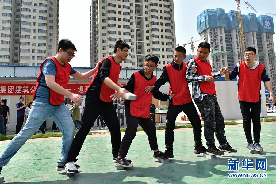 （社會）（1）趣味運(yùn)動(dòng)會迎&ldquo;五一&rdquo;