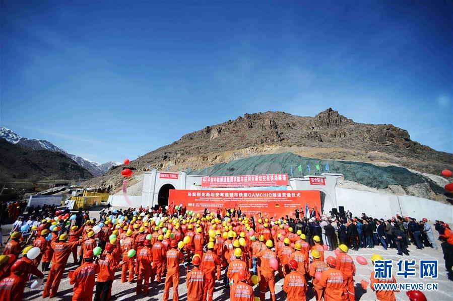 （新華全媒頭條&middot;圖文互動）（3）構(gòu)建命運共同體　開啟上合新時代&mdash;&mdash;習近平主席推動上合組織發(fā)展五年間