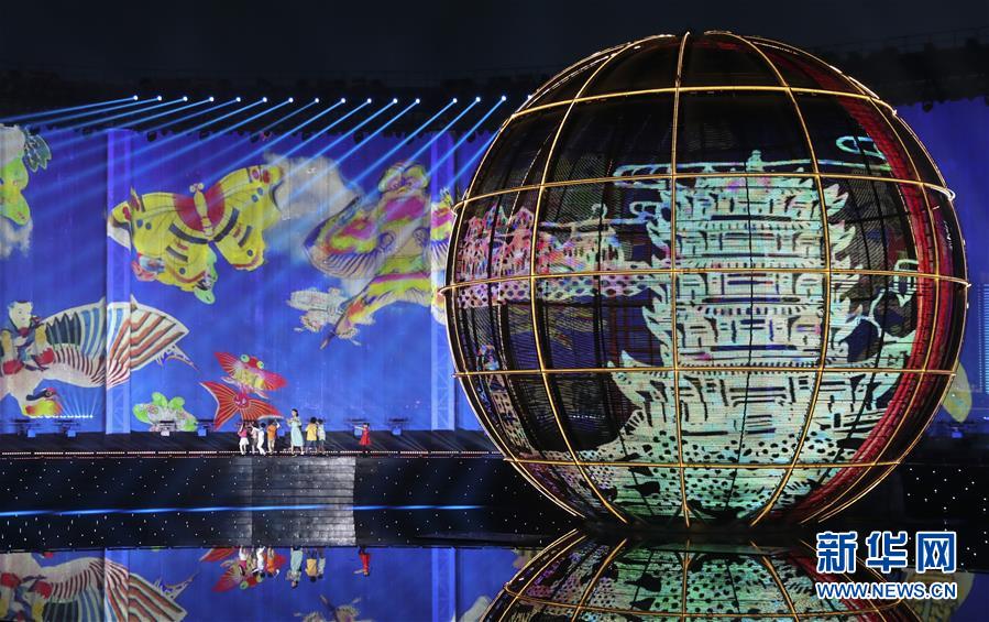 （新華全媒頭條&middot;上合青島峰會(huì)&middot;圖文互動(dòng)）（3）攜手前進(jìn)，開(kāi)啟上合發(fā)展新征程 &mdash;&mdash;習(xí)近平主席主持上合組織青島峰會(huì) 并舉行系列活動(dòng)紀(jì)實(shí)