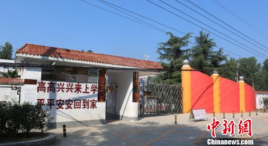 女教師以身擋車救學(xué)生殉職學(xué)生憶：她大喊&ldquo;快走&rdquo;