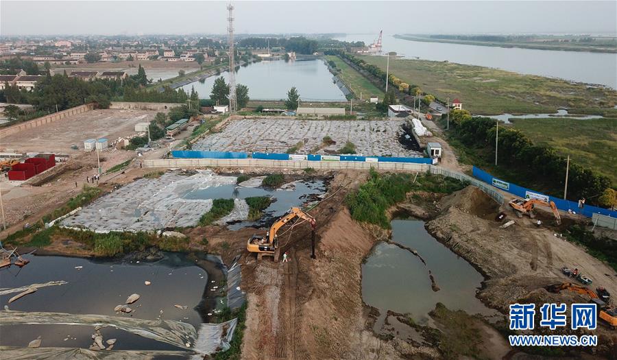 （新華視點&middot;圖文互動）（2）中央督察兩年有的絲毫未改，有的不減反增&mdash;&mdash;江蘇泰興數(shù)萬噸化工廢料和污泥堆放長江邊調(diào)查