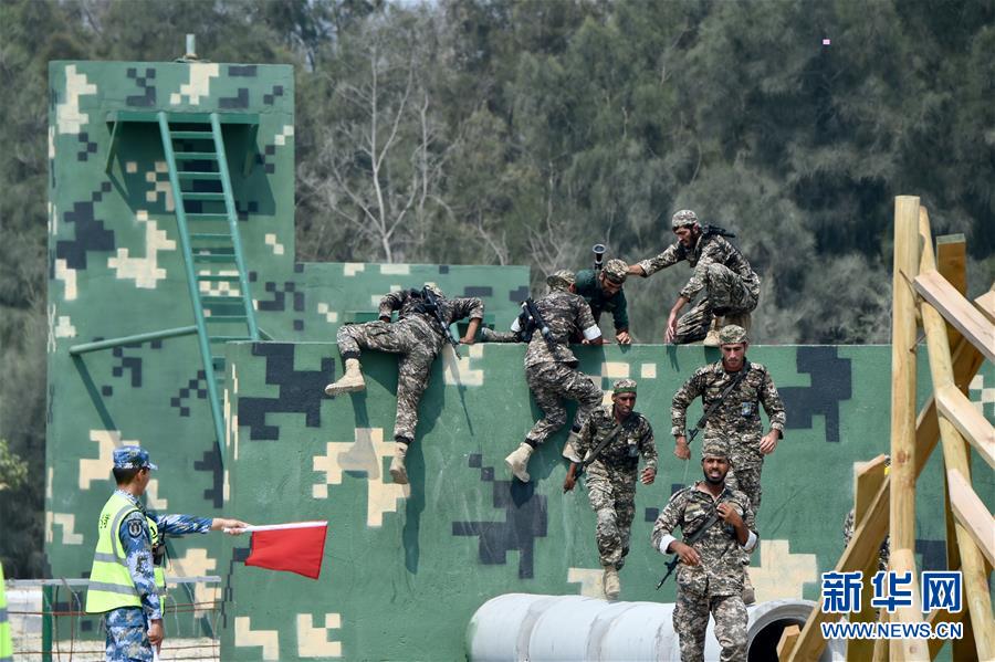 （軍事&middot;圖文互動）（5）海上登陸賽障礙賽打響　中國隊(duì)包攬前3名