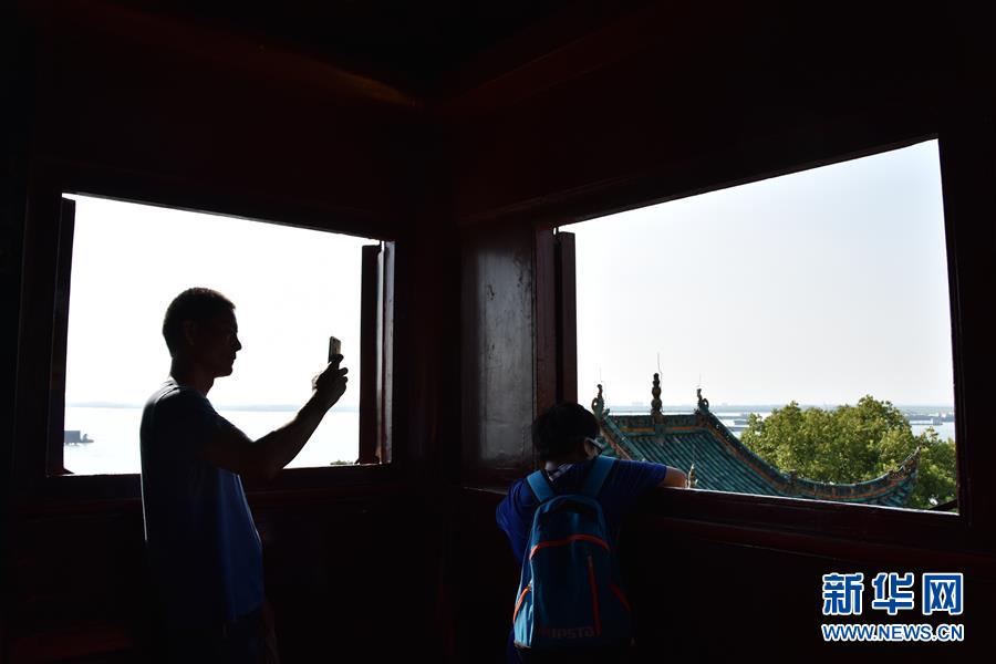 （大江奔流&mdash;&mdash;來自長江經(jīng)濟(jì)帶的報(bào)道&middot;圖文互動(dòng)）（1）登岳陽樓，又見&ldquo;浩浩湯湯&rdquo;