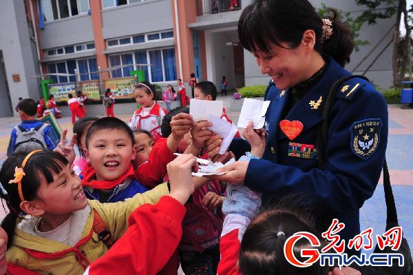 【我和軍隊(duì)的不解之緣】&ldquo;先是軍人，才是媽媽&rdquo;