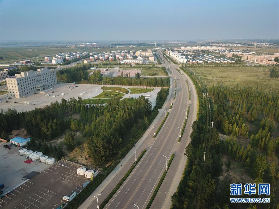 （新華全媒頭條&middot;在習近平新時代中國特色社會主義思想指引下&mdash;&mdash;新時代新作為新篇章&middot;圖文互動）（8）綠富同興畫卷在沙海中鋪展&mdash;&mdash;庫布其沙漠生態(tài)治理紀實