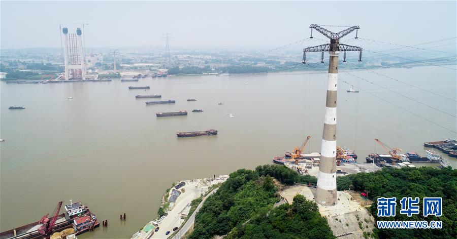 （大江奔流&mdash;&mdash;來自長江經(jīng)濟(jì)帶的報(bào)道&middot;新華全媒頭條&middot;圖文互動(dòng)）（3）打造經(jīng)濟(jì)高質(zhì)量發(fā)展的強(qiáng)勁引擎&mdash;&mdash;深入推動(dòng)長江經(jīng)濟(jì)帶發(fā)展述評(píng)