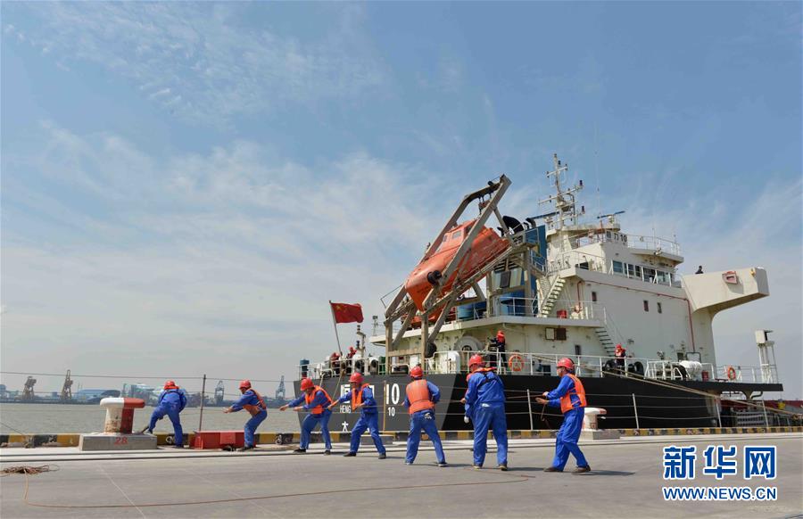 （大江奔流&mdash;&mdash;來自長江經(jīng)濟(jì)帶的報(bào)道&middot;新華全媒頭條&middot;圖文互動(dòng)）（4）打造經(jīng)濟(jì)高質(zhì)量發(fā)展的強(qiáng)勁引擎&mdash;&mdash;深入推動(dòng)長江經(jīng)濟(jì)帶發(fā)展述評(píng)