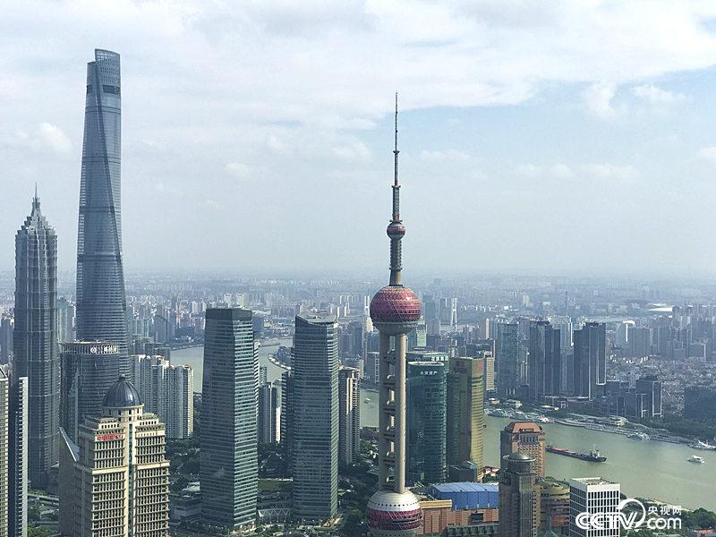 　　長三角更高質(zhì)量的一體化發(fā)展，將建成具有全球競爭力的世界級城市群。圖為上海陸家嘴（孔華/攝）