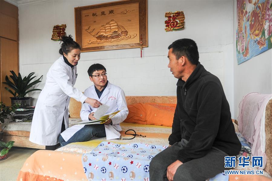 （新華全媒頭條&middot;圖文互動）（10）以生命的名義&mdash;&mdash;獻給首個&ldquo;中國醫(yī)師節(jié)&rdquo; 