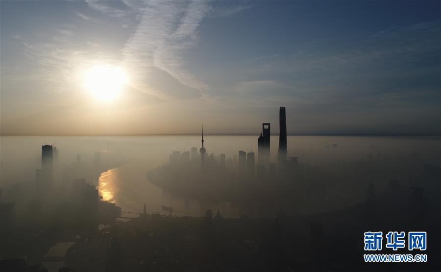 （新華全媒頭條&middot;壯闊東方潮 奮進(jìn)新時(shí)代&mdash;&mdash;慶祝改革開(kāi)放40年&middot;圖文互動(dòng)）（1）從改革開(kāi)放窗口到攻堅(jiān)破冰試驗(yàn)田&mdash;&mdash;從浦東開(kāi)發(fā)開(kāi)放看中國(guó)改革開(kāi)放40年