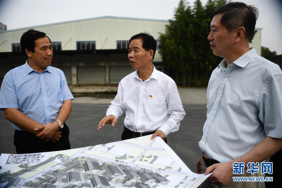 (新時代擔(dān)當(dāng)作為典型風(fēng)采·圖文互動)(1)李世貴:做群眾需要的“鐵肩膀”