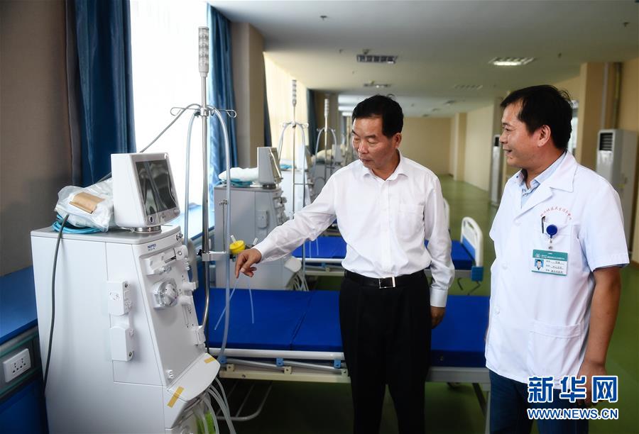 (新時代擔(dān)當(dāng)作為典型風(fēng)采·圖文互動)(2)李世貴:做群眾需要的“鐵肩膀”