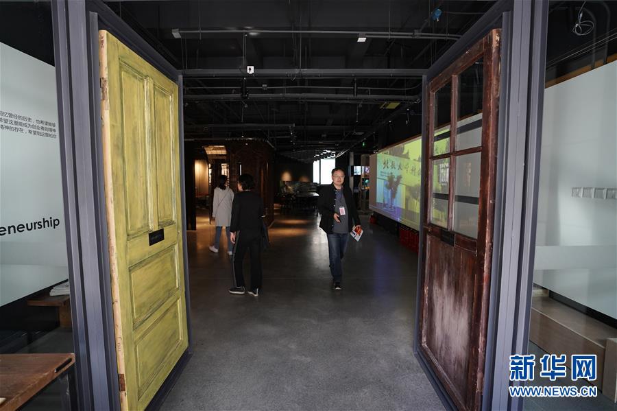 （新華全媒頭條&middot;圖文互動）（9）奔跑吧，中關(guān)村！&mdash;&mdash;寫在習(xí)近平總書記率領(lǐng)中央政治局到中關(guān)村集體學(xué)習(xí)5周年之際