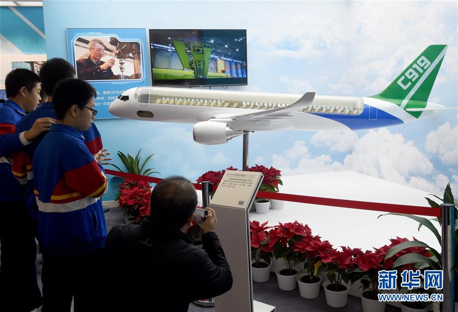 （新華全媒頭條&middot;圖文互動(dòng)）（3）從歷史中汲取繼續(xù)前進(jìn)的力量&mdash;&mdash;習(xí)近平總書(shū)記參觀慶祝改革開(kāi)放40周年大型展覽側(cè)記