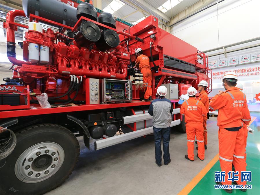 (百城百縣百企調(diào)研行·圖文互動(dòng))(6)“藍(lán)鯨1號”從這里駛出——山東煙臺(tái)崛起制造業(yè)高地