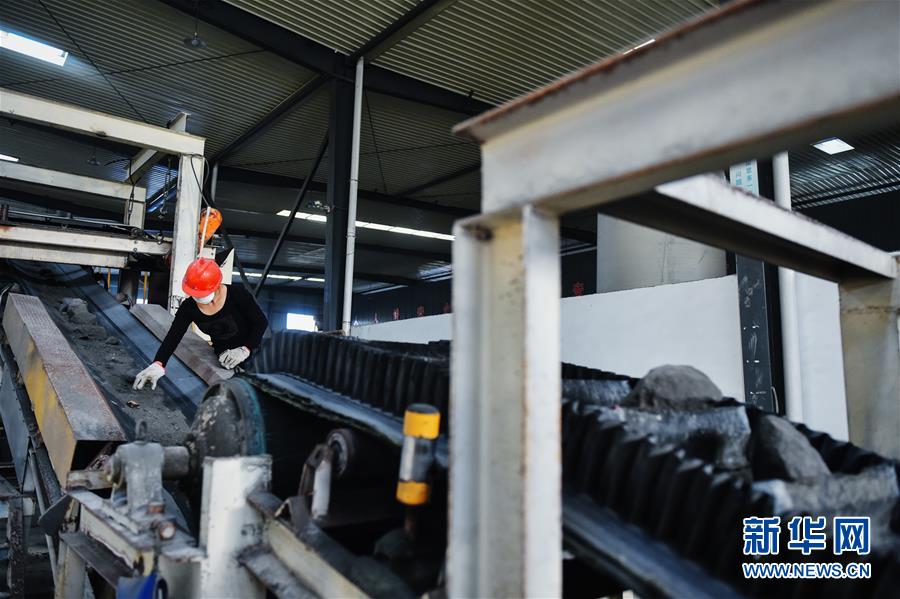 (在習(xí)近平新時代中國特色社會主義思想指引下·慶祝改革開放40周年·綠色發(fā)展·圖文互動)(4)吹盡狂沙始到金——綠色發(fā)展之“金”的故事