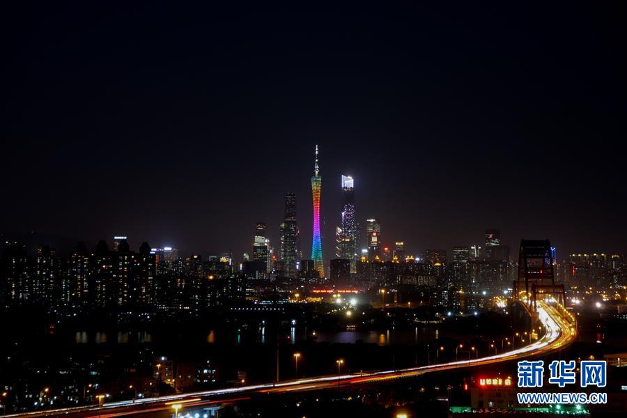 (在習(xí)近平新時(shí)代中國(guó)特色社會(huì)主義思想指引下·慶祝改革開放40周年·開放發(fā)展)(新華全媒頭條·圖文互動(dòng))(1)開放中國(guó):大門越開越大 道路越走越寬