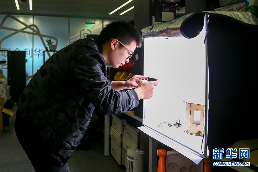 (在習(xí)近平新時(shí)代中國(guó)特色社會(huì)主義思想指引下·慶祝改革開放40周年·開放發(fā)展)(新華全媒頭條·圖文互動(dòng))(3)開放中國(guó):大門越開越大 道路越走越寬