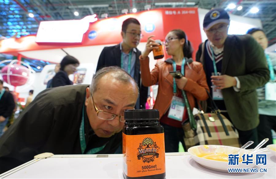 (在習(xí)近平新時(shí)代中國(guó)特色社會(huì)主義思想指引下·慶祝改革開放40周年·開放發(fā)展)(新華全媒頭條·圖文互動(dòng))(6)開放中國(guó):大門越開越大 道路越走越寬