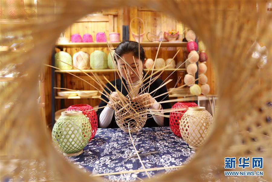 (在習(xí)近平新時(shí)代中國(guó)特色社會(huì)主義思想指引下·慶祝改革開(kāi)放40周年)(新華全媒頭條·圖文互動(dòng))(3)在改革開(kāi)放大潮中砥礪奮進(jìn)——新時(shí)代踐行新發(fā)展理念紀(jì)行