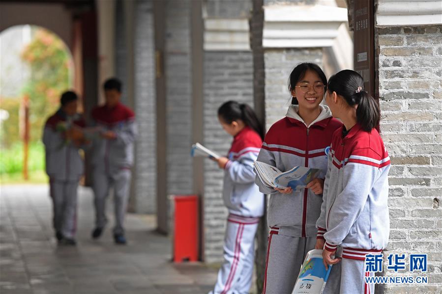 (慶祝改革開(kāi)放40周年基層行·學(xué)校篇·圖文互動(dòng))(10)白鷺洲中學(xué)40年:書院教育的時(shí)代探索