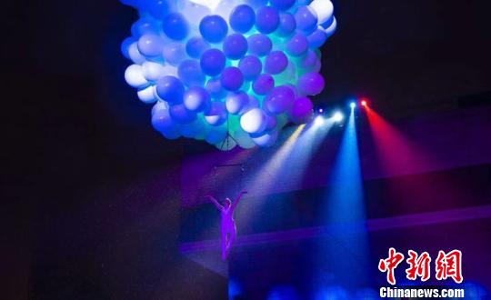 圖為燈光節(jié)現(xiàn)場(chǎng)。寧波文化廣場(chǎng)供圖