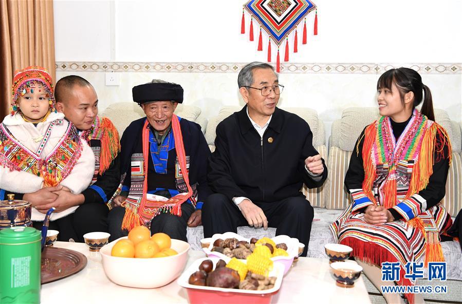 (時(shí)政)馬飚率中央代表團(tuán)五分團(tuán)赴賀州看望慰問(wèn)各族各界干部群眾