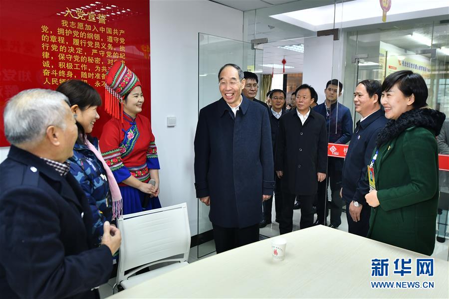 (時(shí)政)尤權(quán)率中央代表團(tuán)三分團(tuán)在梧州看望慰問各族各界干部群眾