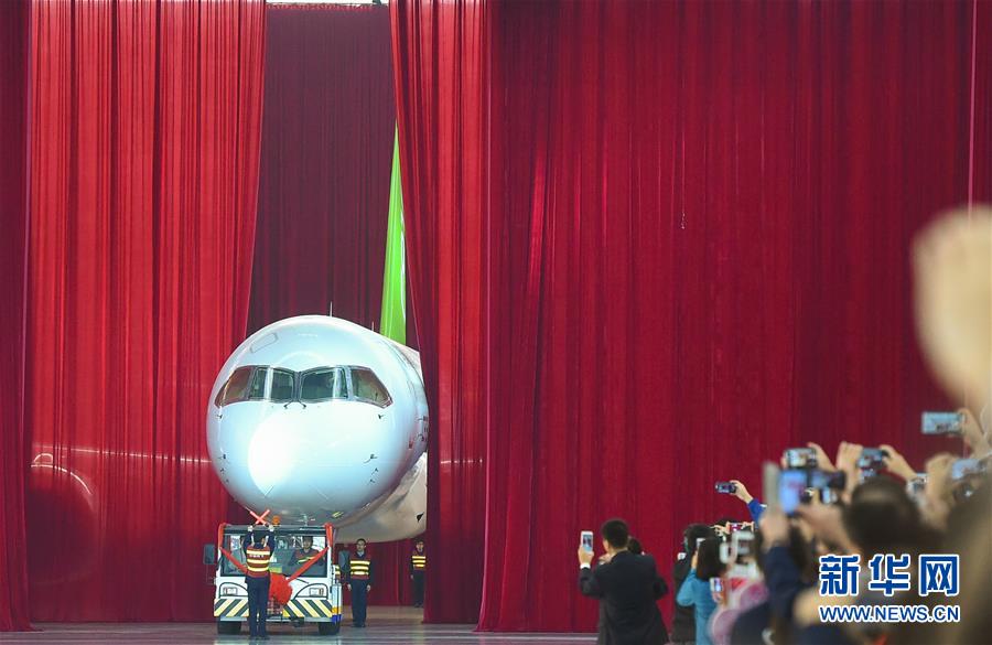 (新華全媒頭條·圖文互動(dòng))(4)高舉新時(shí)代改革開放旗幟——以習(xí)近平同志為核心的黨中央引領(lǐng)改革開放紀(jì)實(shí)