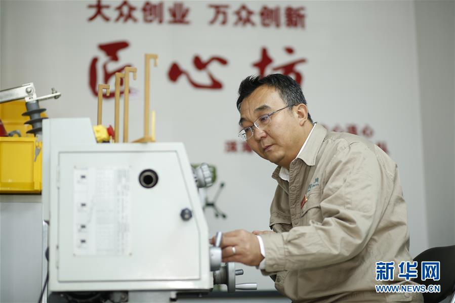 (改革先鋒風(fēng)采·圖文互動)(3)張黎明:譜寫新時代勞動者之歌