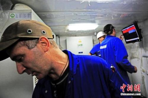 中國造船廠里的外籍員工。 李風(fēng) 攝