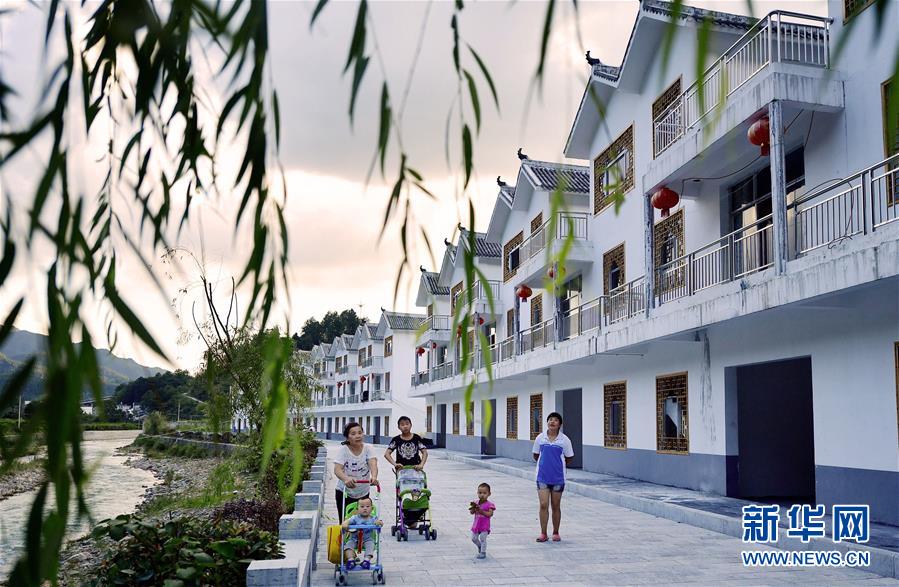 (奮進新時代·迎接兩會)(9)共享發(fā)展——向共同富裕方向穩(wěn)步前進