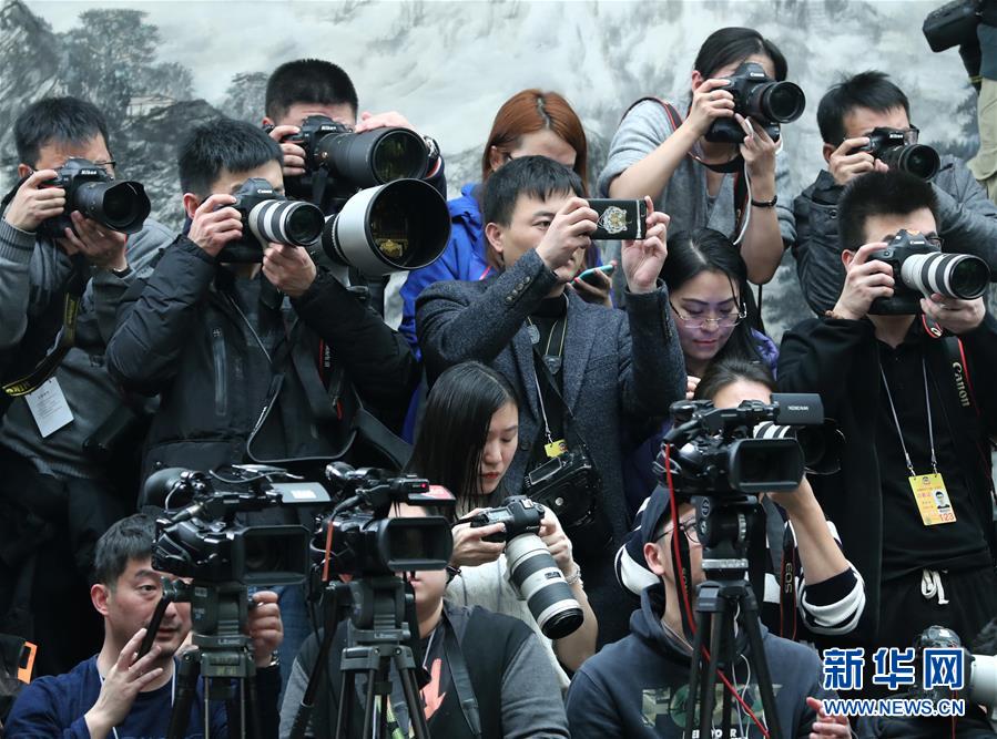 （兩會(huì)&middot;XHDW）（4）全國(guó)政協(xié)十三屆一次會(huì)議舉行新聞發(fā)布會(huì)