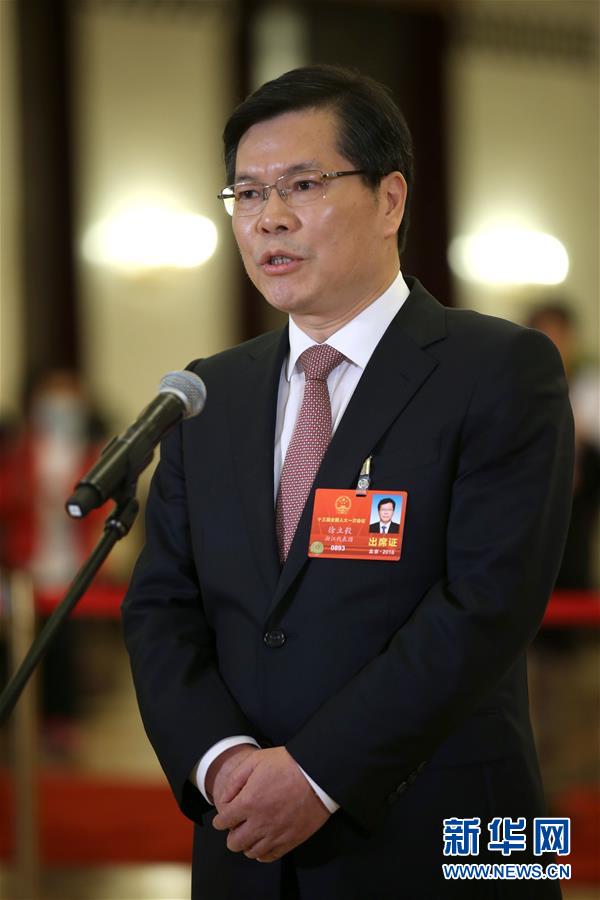 （兩會(huì)&middot;人大開幕）（3）全國(guó)人大代表接受采訪