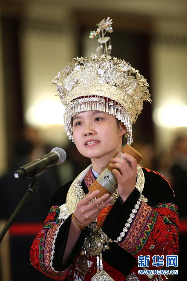 （兩會(huì)&middot;人大開(kāi)幕）（8）全國(guó)人大代表接受采訪