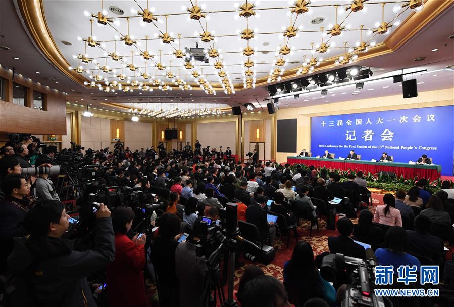 （兩會(huì)&middot;XHDW）（1）國(guó)家發(fā)改委主任何立峰等就&ldquo;創(chuàng)新和完善宏觀調(diào)控，推動(dòng)高質(zhì)量發(fā)展&rdquo;答記者問(wèn)